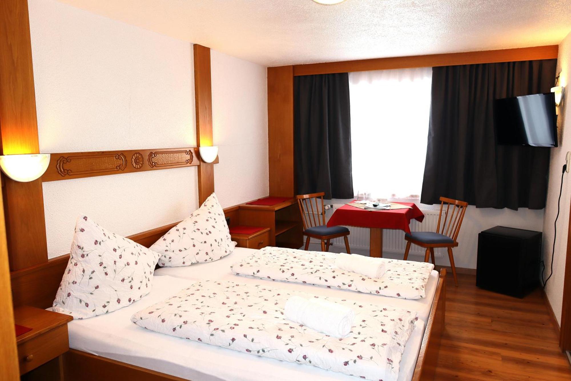 Gaestehaus Alpenruh Holzgau Buitenkant foto